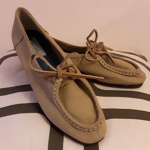 LeBunny Bleu Romatic Vintage Womens Suede Loafer